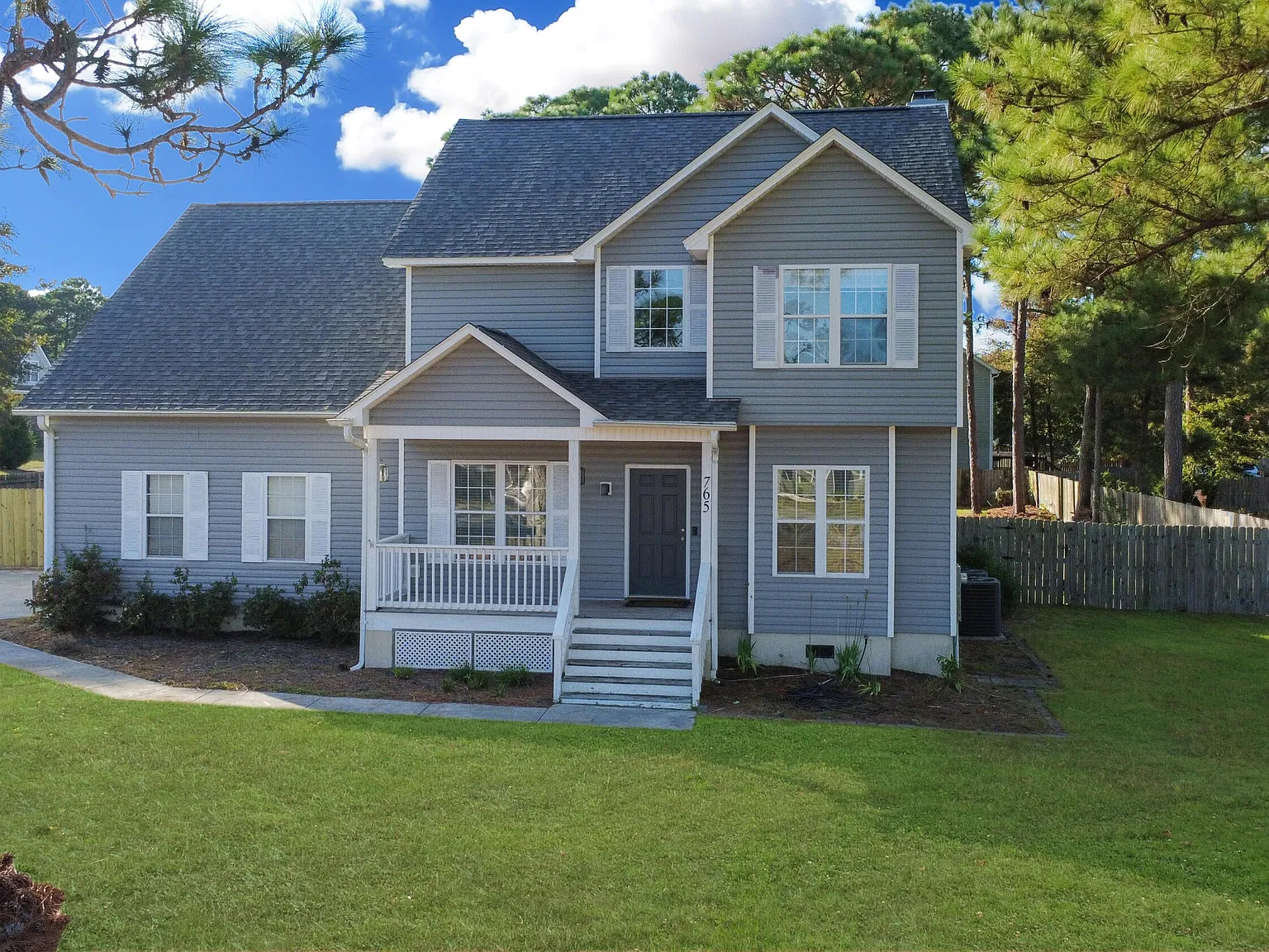 3 bed, 2.5 bath, 2104 sqft, $2,300 — Photo 1