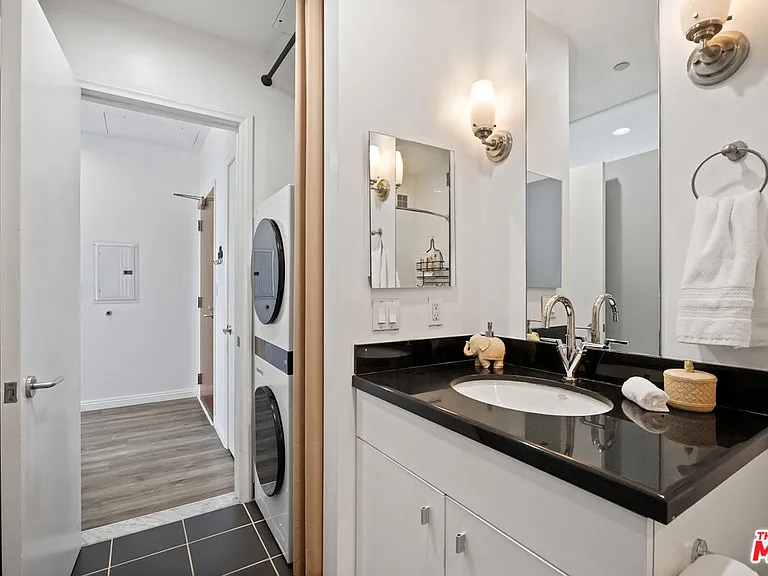 1100 Wilshire Blvd #2201 — Photo 21