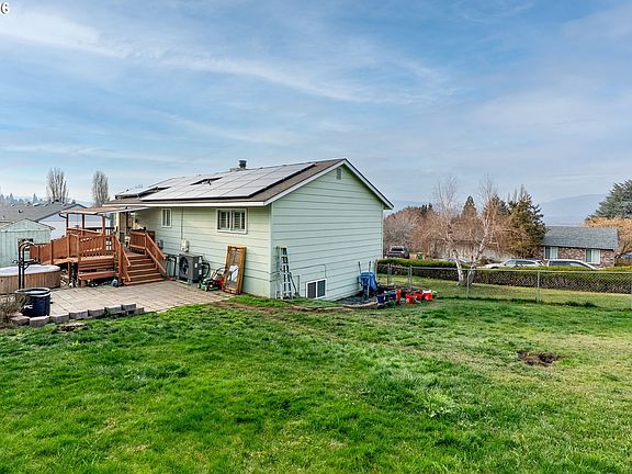 5th image of 3540 Royal Crest Dr