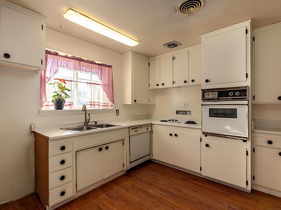 5th image of 835 W Avenue J10