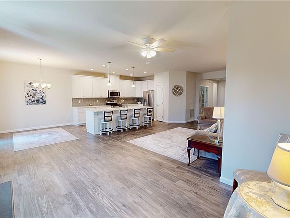 2nd image of 2045 Canterbury Dr