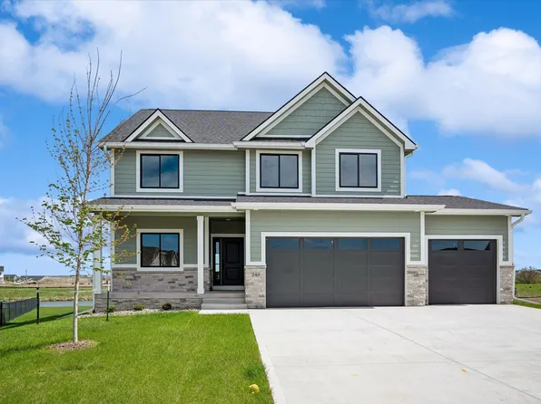240 NW Copperleaf Ct, Waukee, IA 50263