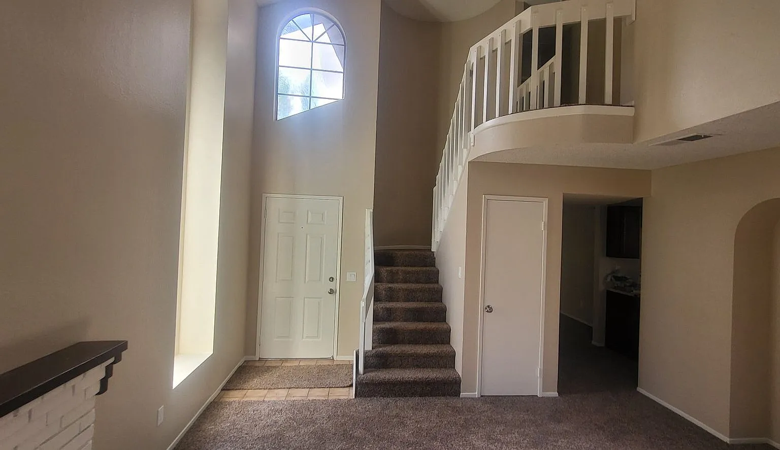 Nice 3 BR, 2.5 BA - New Paint & Carpet — Photo 2
