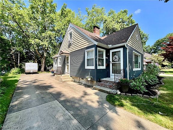 4th image of 366 Highland Ave