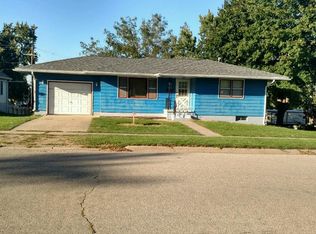 405 E Carleton St, Toledo, IA 52342