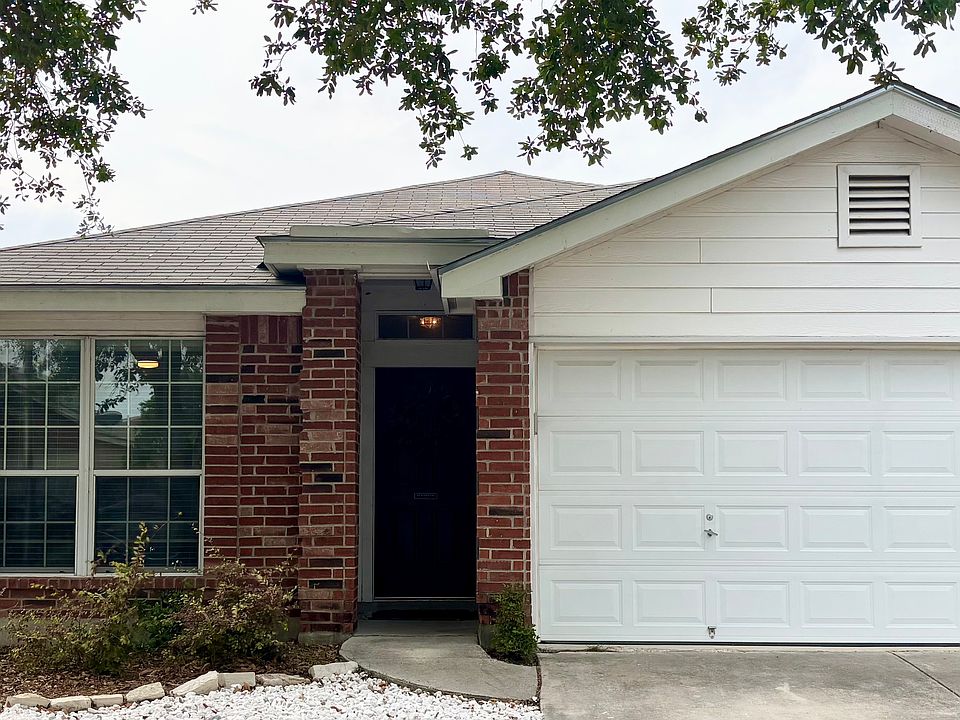 1st image of 224 San Saba