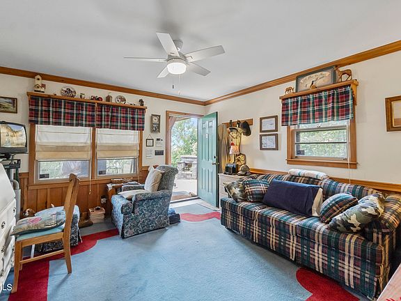 3rd image of 740 Blueberry Ln