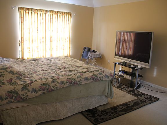 Master bed (dome ceiling)