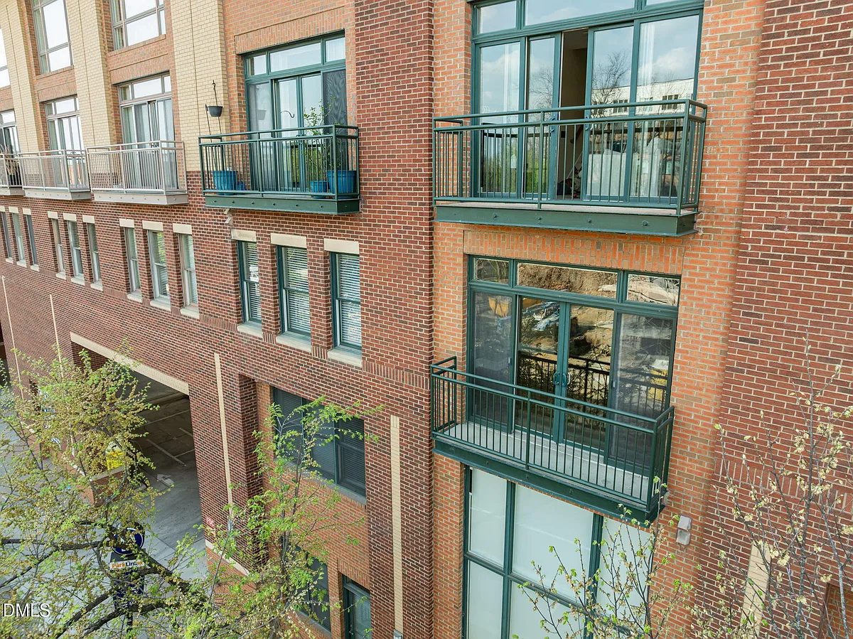 Building Photo - 444 Blount St #205