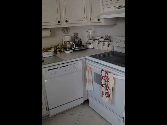 4th image of 297 Saxony Cir #G