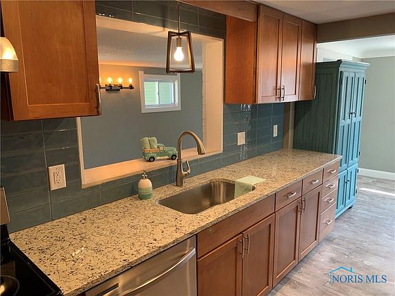 4th image of 541 Loomis Dr