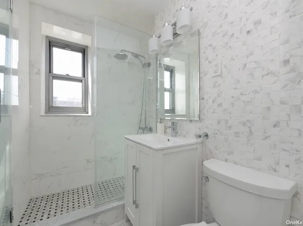 61-20 Grand Cent Parkway image 32 of 32