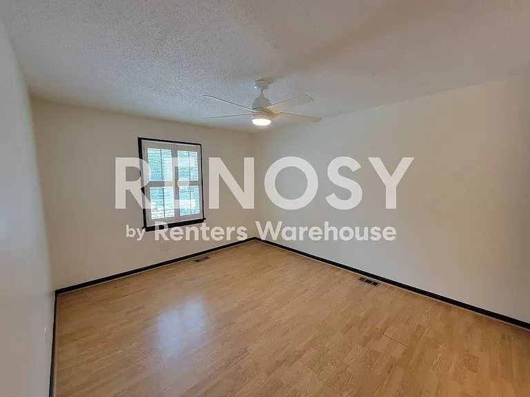 914 Wildwood Square Ct — Photo 29