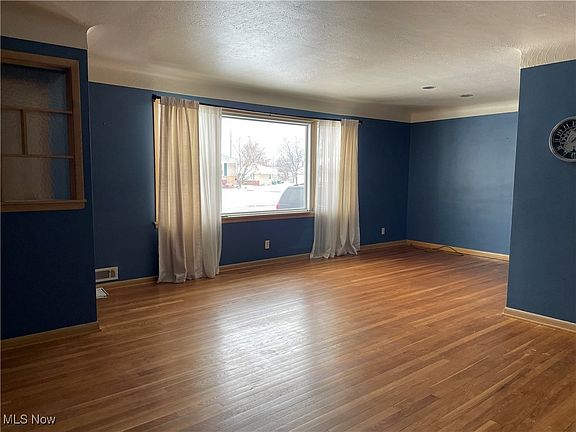 5th image of 28984 Sherbrook Dr