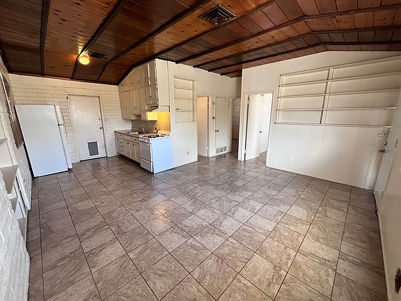 2nd image of 2528 N Fontana Ave APT B
