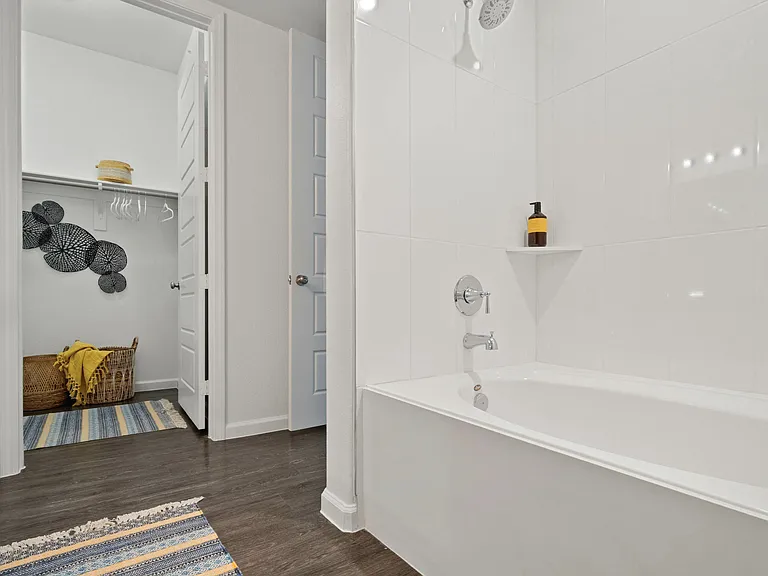 W3-LuxeMercerCrossing A1_Bathroom W3-LuxeMercerCrossing A1_Bathroom