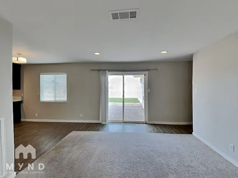 1013 James Lovell St — Photo 5