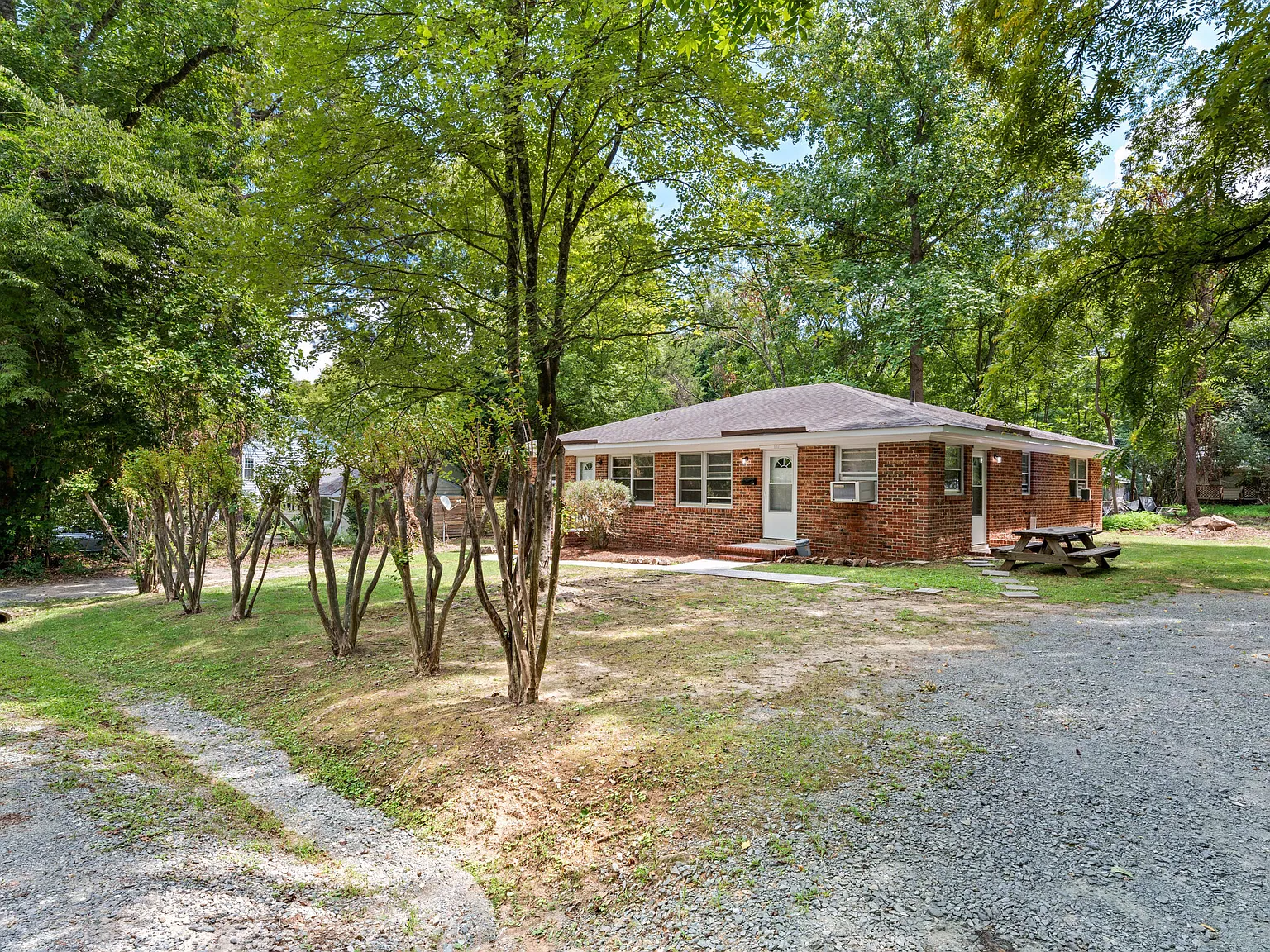2 bed, 1.0 bath, $1,200 — Photo 2