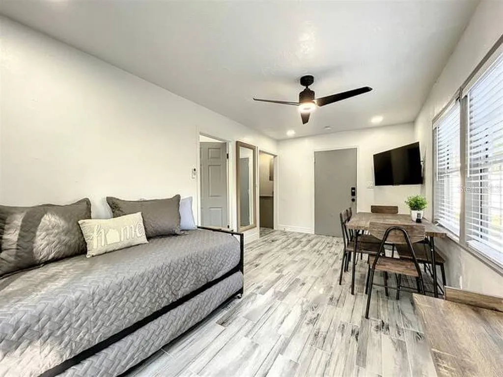 1 bed, 1.0 bath, 650 sqft, $2,100 — Photo 3