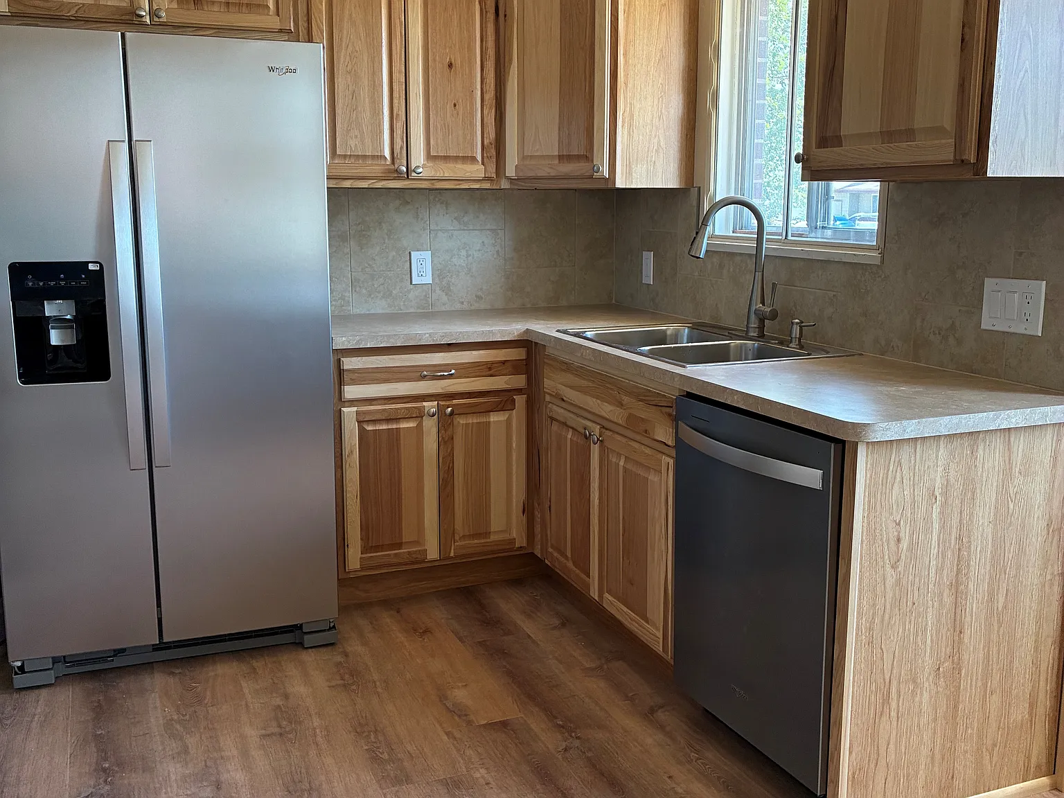 5 bed, 1818 sqft, $2,700 — Photo 3