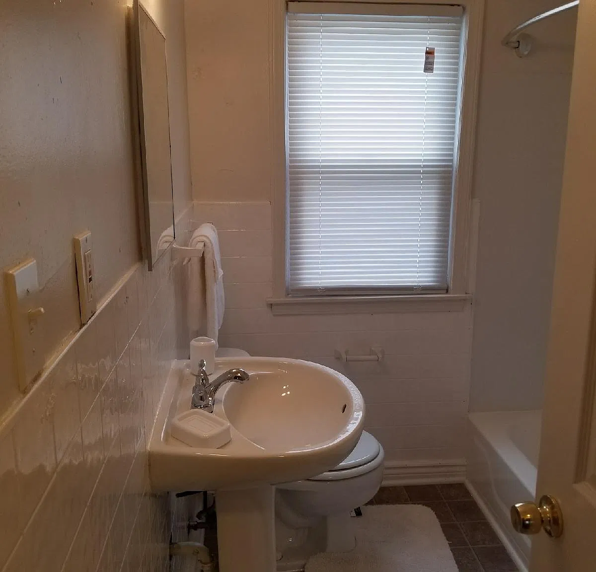2 bed, 1.5 bath, 702 sqft, $975 — Photo 4