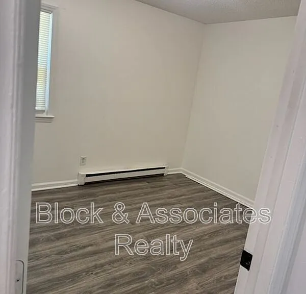1109 Garrison St — Photo 5