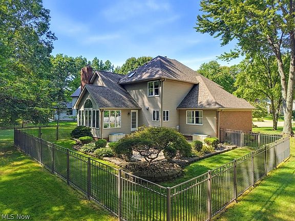3rd image of 4105 Highpoint Dr
