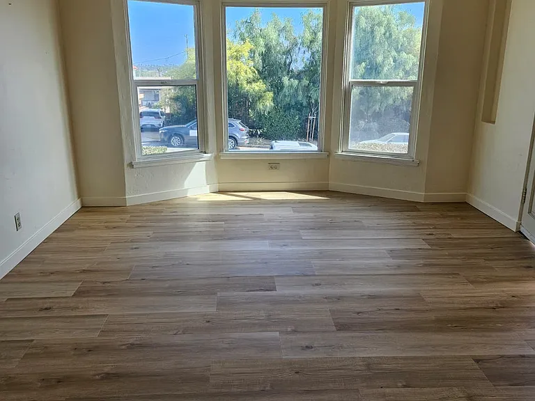 5728 Adelaide Ave — Photo 2