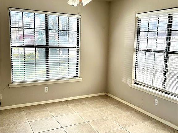 5th image of 909 S 16th Ave
