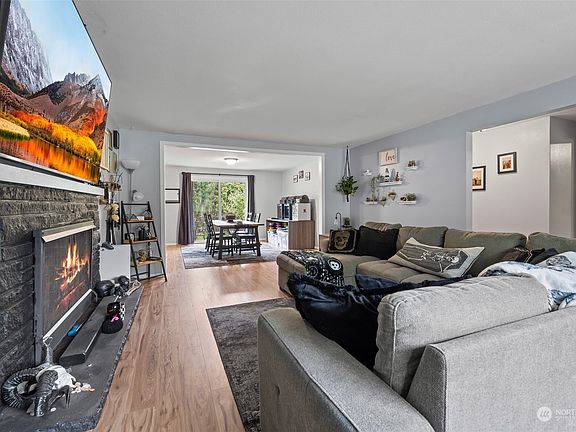 5th image of 11514 94th Avenue E