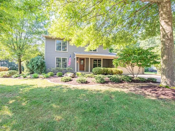 484 S Briarcliff Dr, Canfield, OH 44406