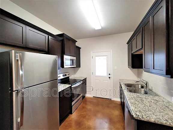 4th image of 202 Juniper Dr #B