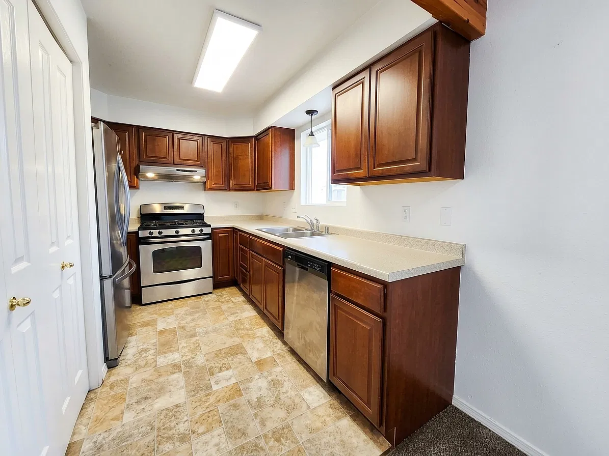 3 bed, 1.5 bath, 1500 sqft, $2,650 — Photo 3