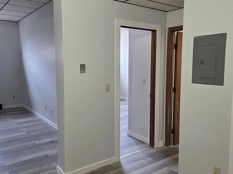 124 N Broadway St — Photo 2