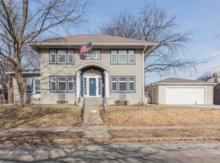 404 E Dover Ct, Davenport, IA