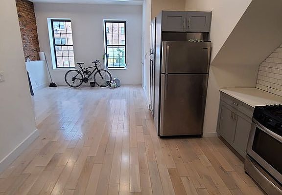 5th image of 754A Willoughby Ave #2