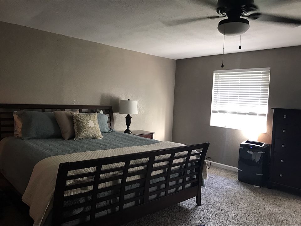 1st image of 711 NW Brady Cir