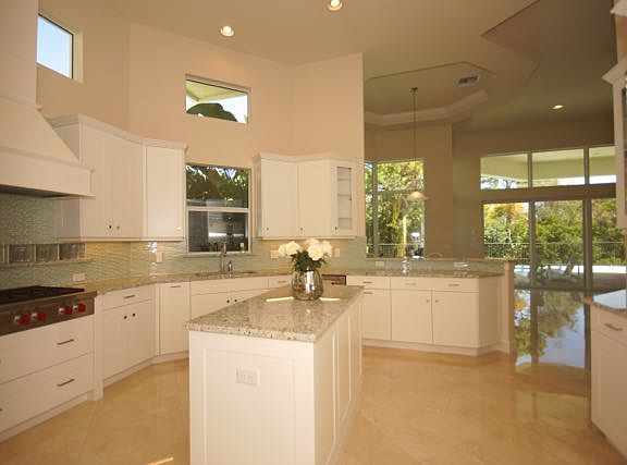 4th image of 1725 W Hemingway Dr