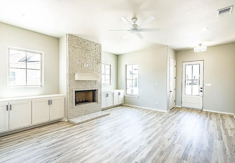 1st image of 1713 N Quincy Ave