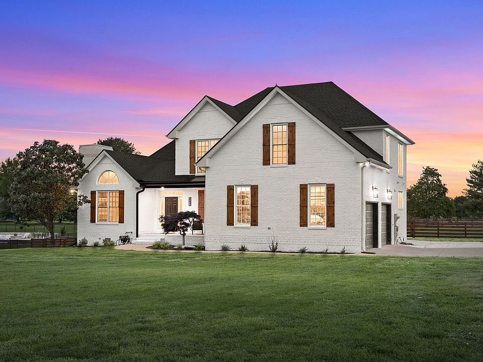1st image of 526 Clubhouse Ln