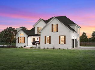 526 Clubhouse Ln, Clarksville, TN 37043