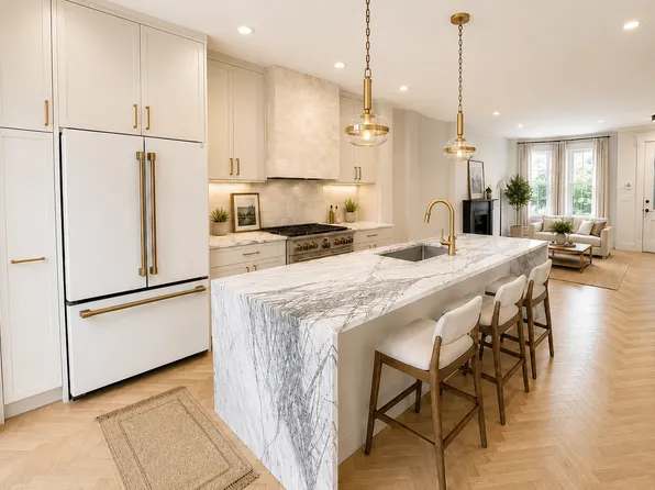 552 Lexington Avenue image 1 of 12