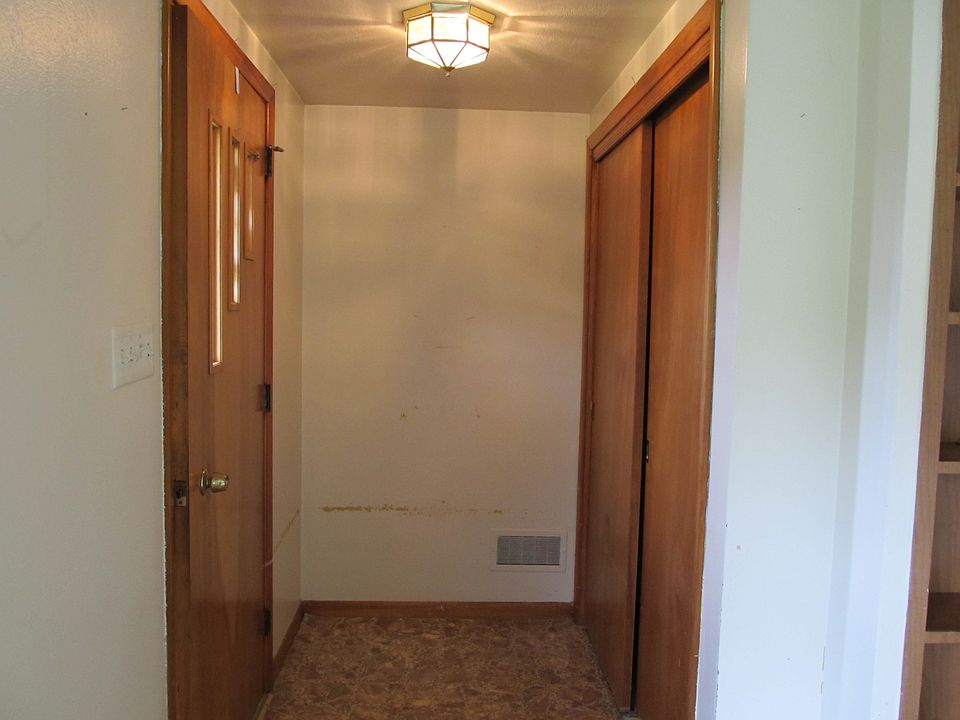 1st image of 653 Rose Ln