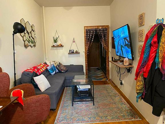 5th image of 714 6th Ave APT 2R