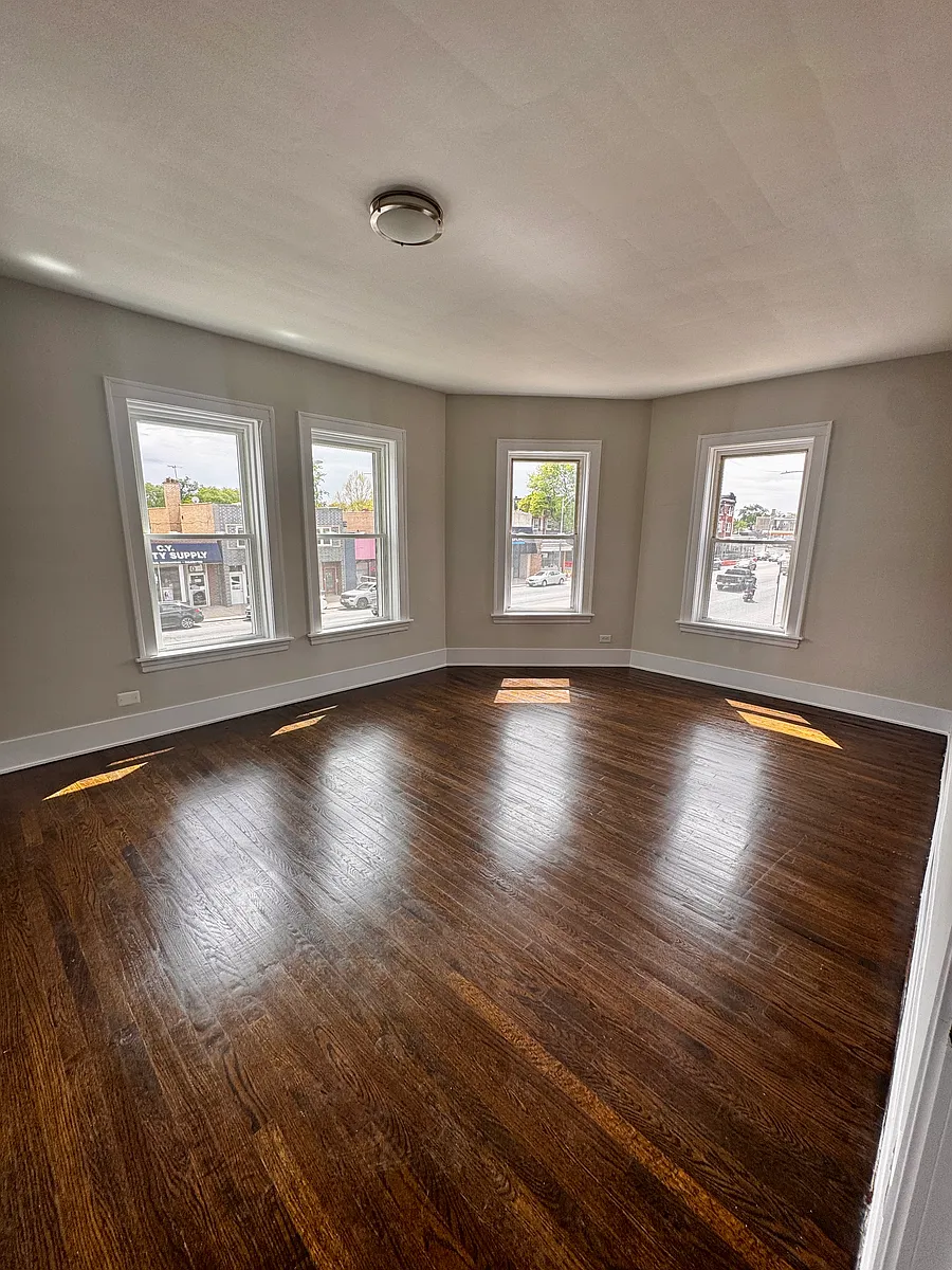 Building Photo - 6056 W North Ave #2W