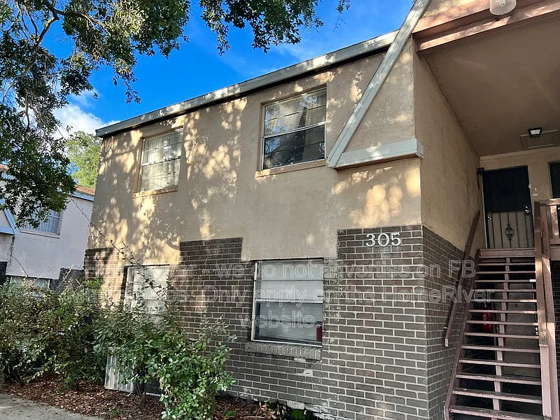 305 E Whitehall Ct #107