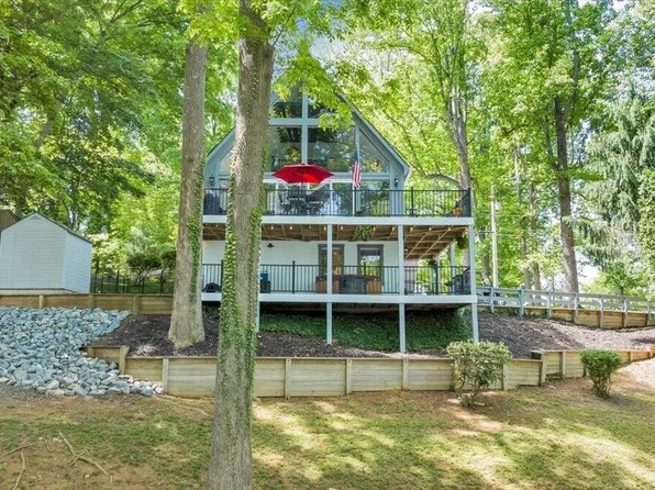 890 Long Island Dr, Moneta, VA 24121
