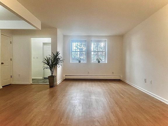 4th image of 208 Putnam Ave #1