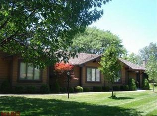 9 Village Dr W, Saint Charles, MO