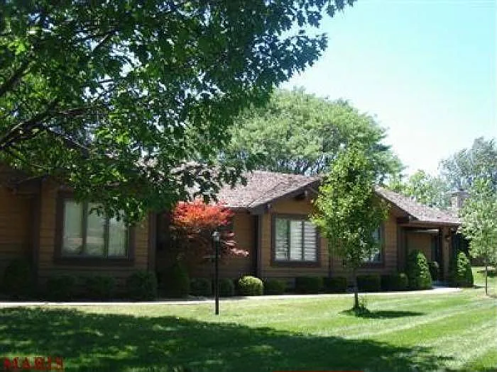 9 Village Dr W photo 1